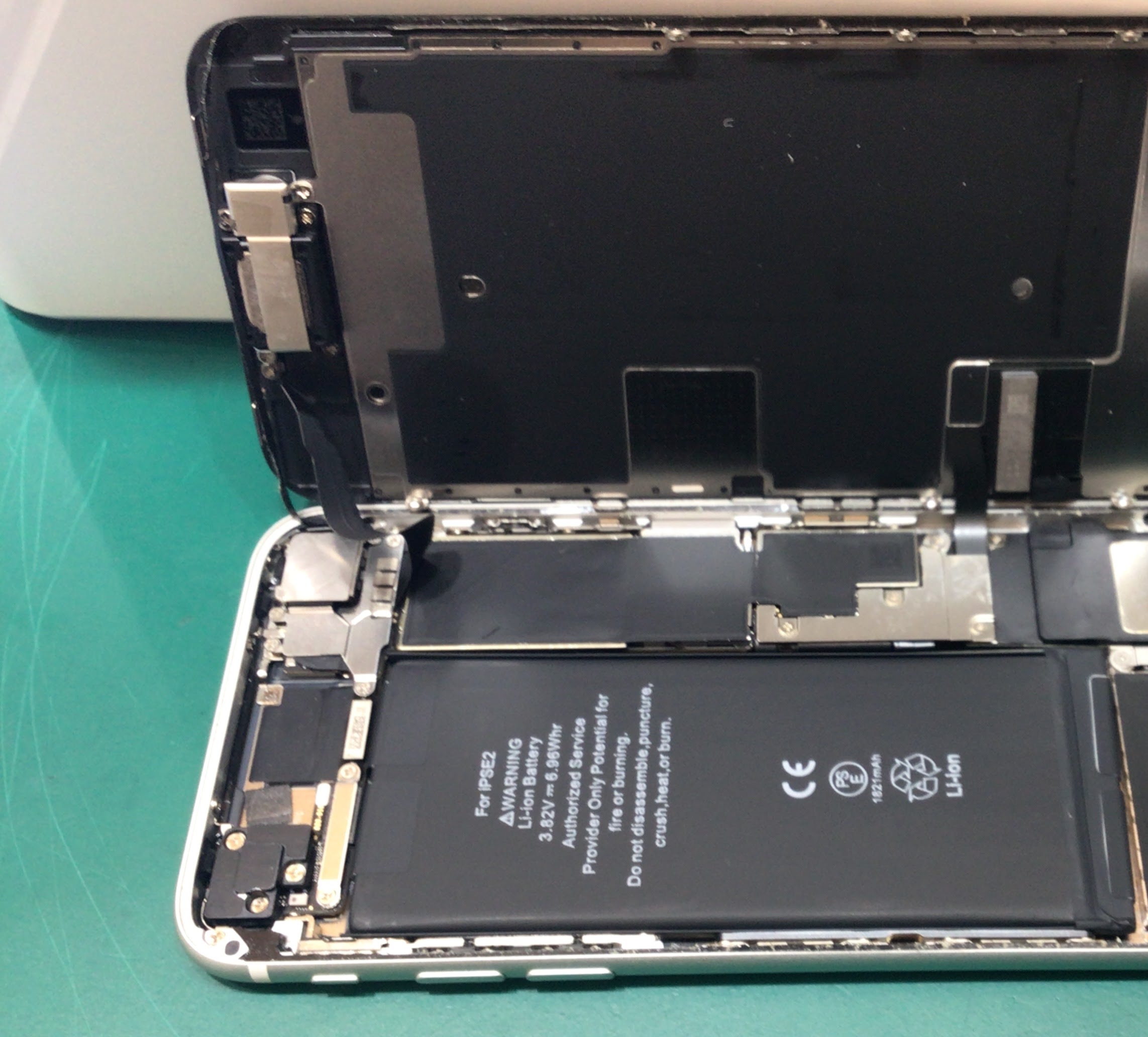 【イーアス高尾】iPhoneSE2のバッテリー交換（データそのまま！）｜電池がすぐ減る症状を最短60分で改善